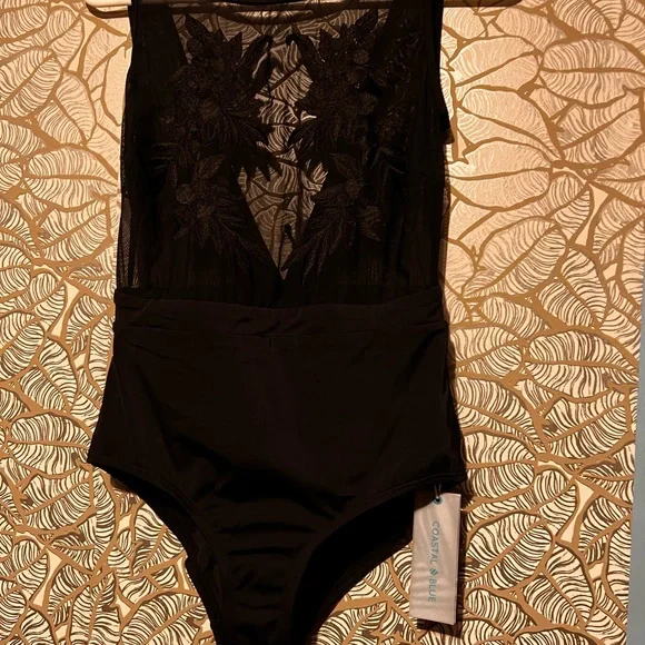 One piece swimsuit - Picture 4 of 7